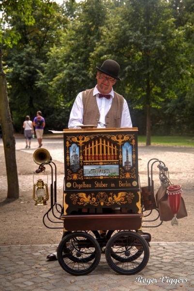 Barrel organ, Berlin-Tiergarten