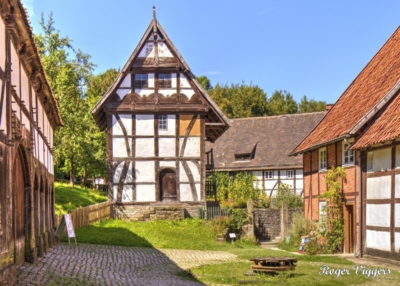 Built in 1561 this granary comes from the Wilper farm in Winkhausen near Paderborn. The roof is extended on one side to provide some cover for the external staircase.